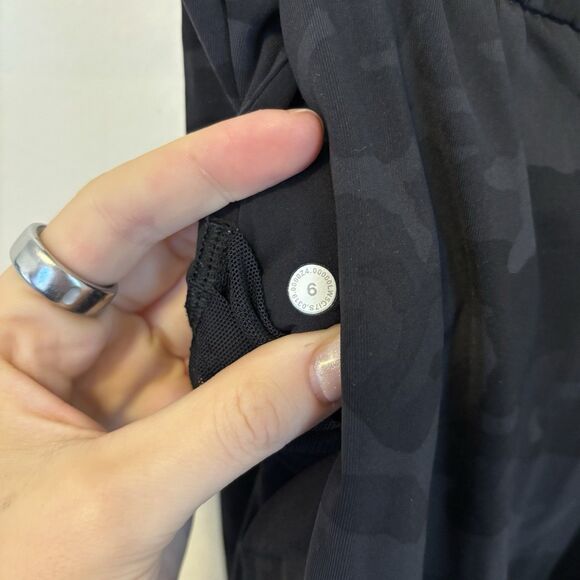 Lululemon Women's On the Fly‎ Athletic Pants  27" Black Camo 6 - Picture 4 of 8